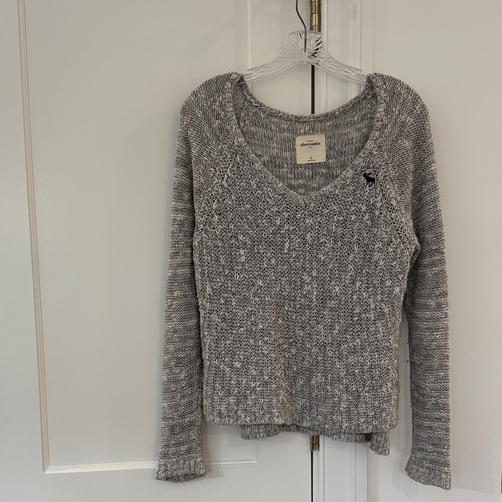 Abercrombie & Fitch lightweight Marled Gray V-Neck Sweater